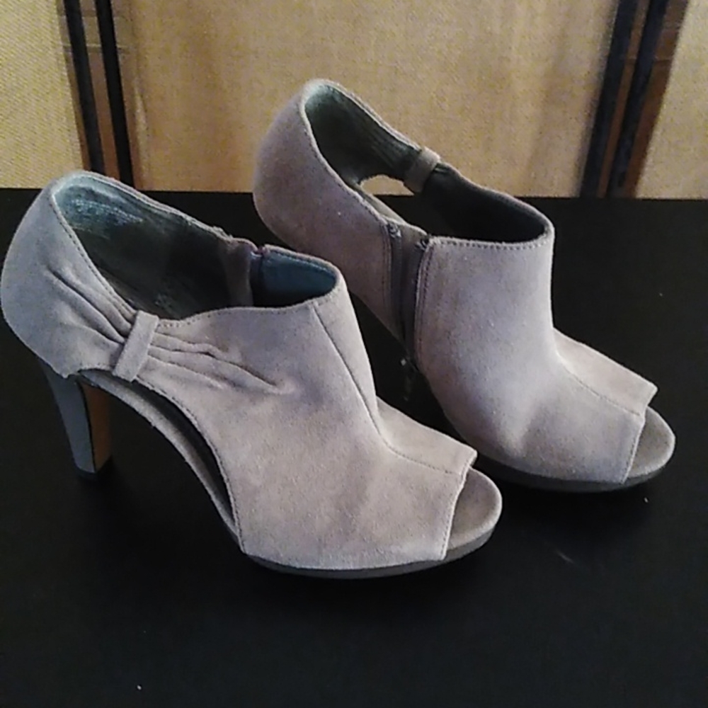Gray Suede open toe booties. Approximately 3 1/2 heel with 1/2 inch Platform.